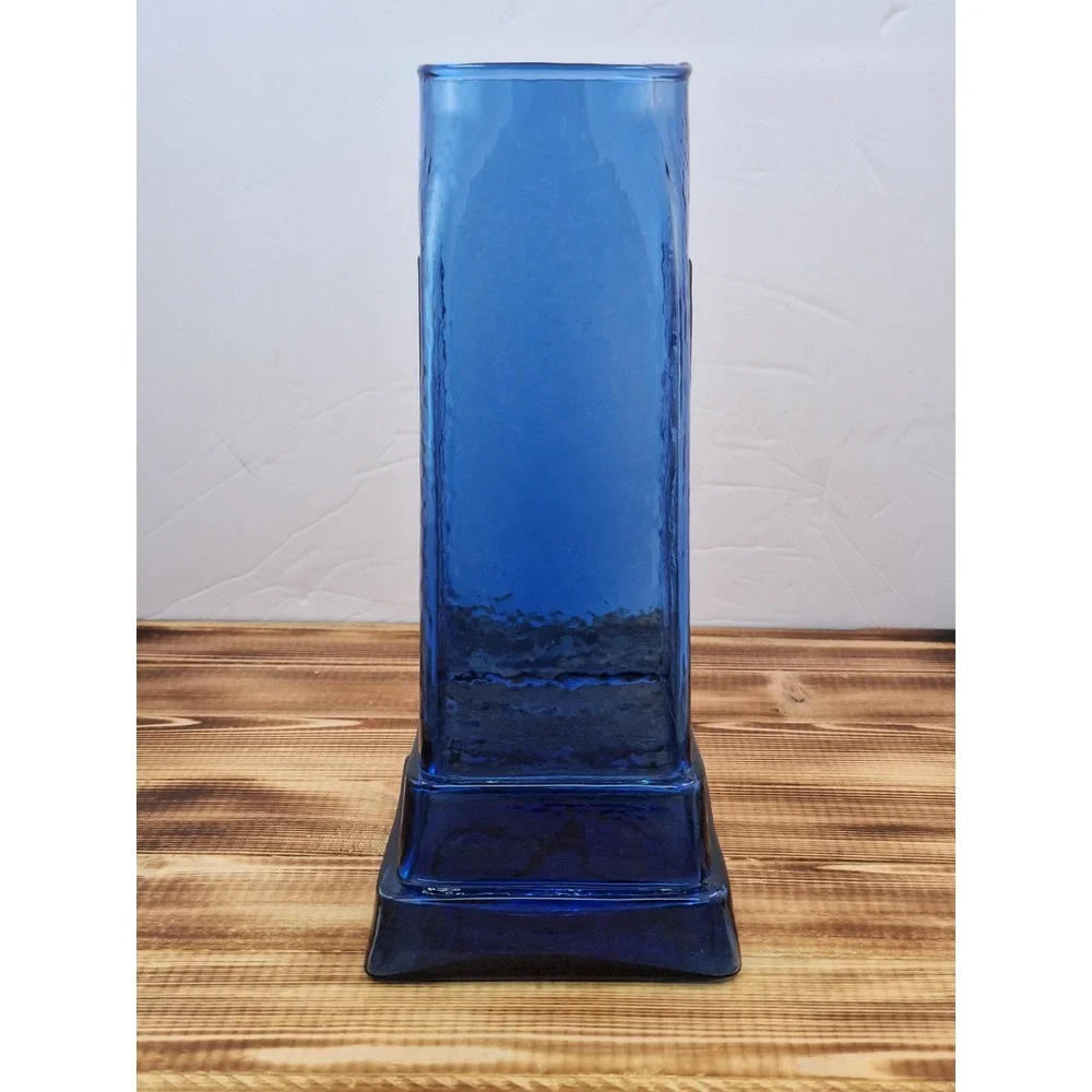 Las Vegas LUXOR Casino Hotel Cobalt Blue Egyptian Obelisk Glass Vase 9